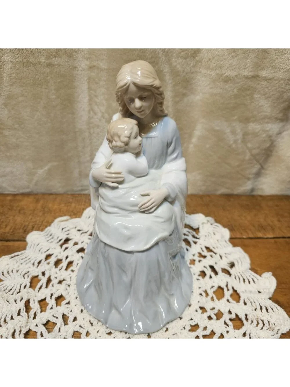 Homco Mother and Child Figurine #8809 Fine Porcelain. Taiwan.